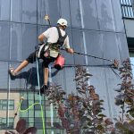 usługi alpinistyczne - wysokościowe usługi mycia okien i elewacji - prace na wysokości